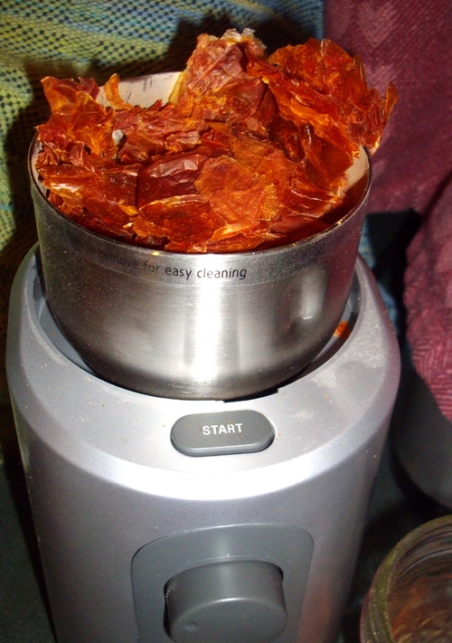 When you make tomato powder from waste skins you create a wholesome product and stretch those lovely tomatoes from your garden.