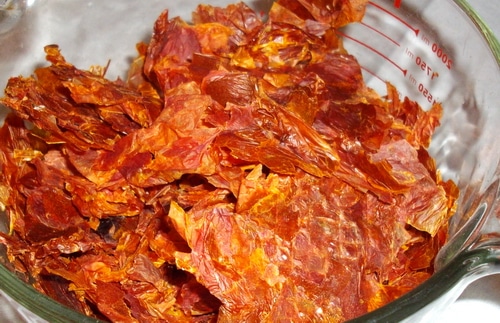 When you make tomato powder from waste skins you create a wholesome product and stretch those lovely tomatoes from your garden.