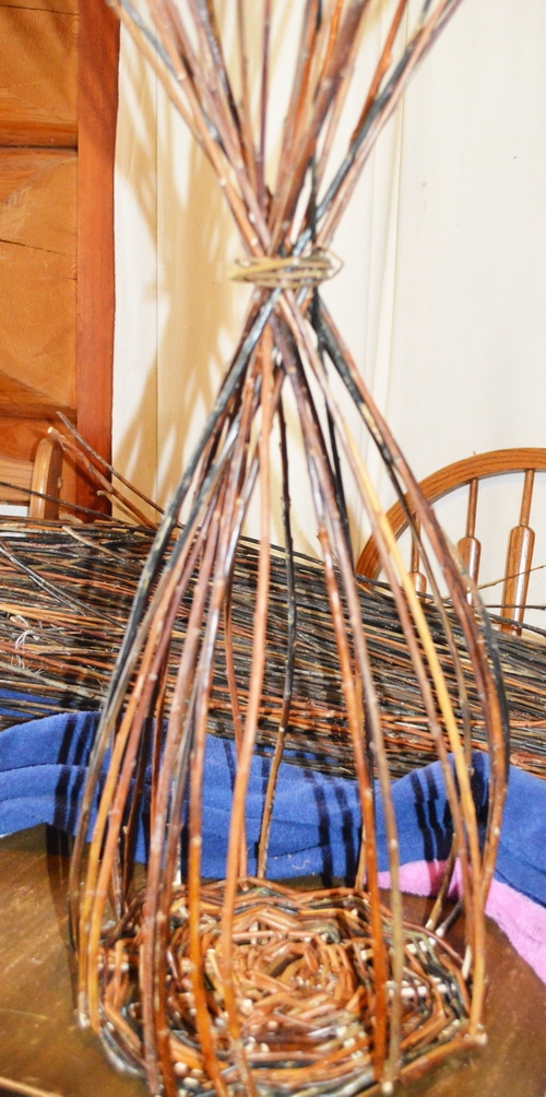 Weave a rustic, round willow basket, part 3 weaving the “upsett” Joybilee® Farm DIY