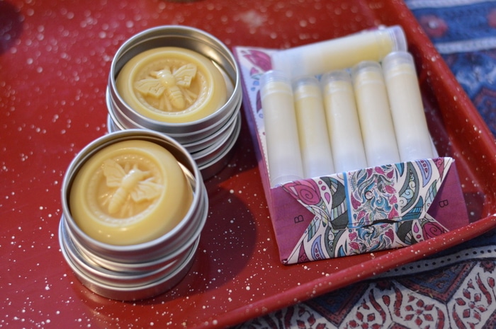 With Christmas just around the corner, make this sweet candy cane lip balm to add to stocking or gift baskets. It tastes just like candy canes but it's sugar free, made with natural beeswax, cocoa butter, and extra virgin olive oil, to combat winter dryness, chapped lips, and seasonal discomfort.