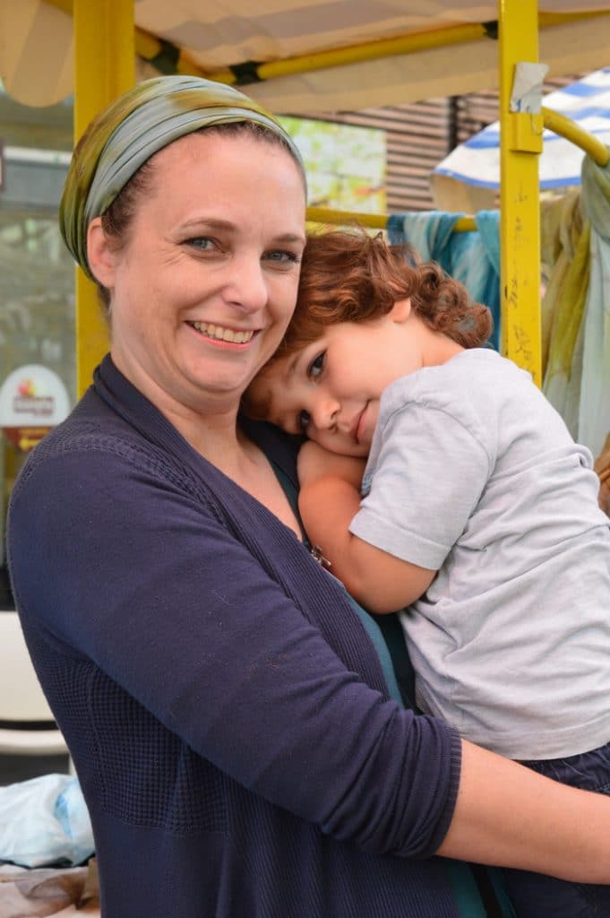 Botanical prints on natural fabric record the fulfillment of ancient prophesy, evoke a sense of place, and enhance spiritual practice while bringing beautiful fabrics to the handcraft market. Meet fiberartist Suzanne Dekel and hear about her beautiful botanical prints from Israel.